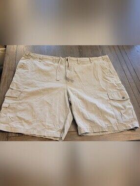 J. Ferrar Men's Flat-Front Cargo Shorts in Khaki